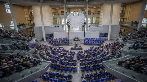 German lawmakers approve plan to shrink bloated parliament
